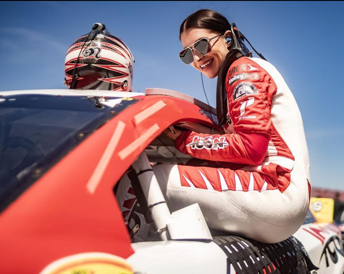 Amber Balcaen In Two-Piece Workout Gear Shares Fitness Inspiration Amber Balcaen In Two-Piece Workout Gear Shares Fitness Inspiration