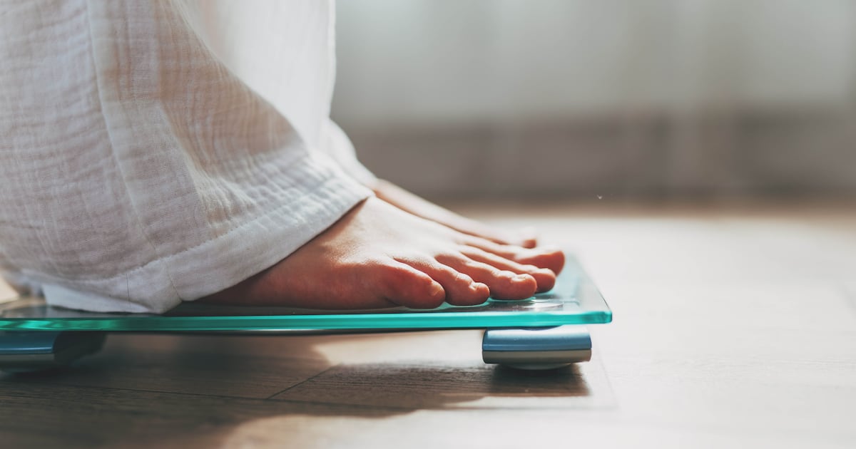 Daily or weekly, how often should you weigh yourself? Daily or weekly, how often should you weigh yourself?