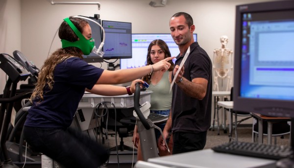 Exercise Physiologist Shares 2024 Fitness Tips and Trends Exercise Physiologist Shares 2024 Fitness Tips and Trends