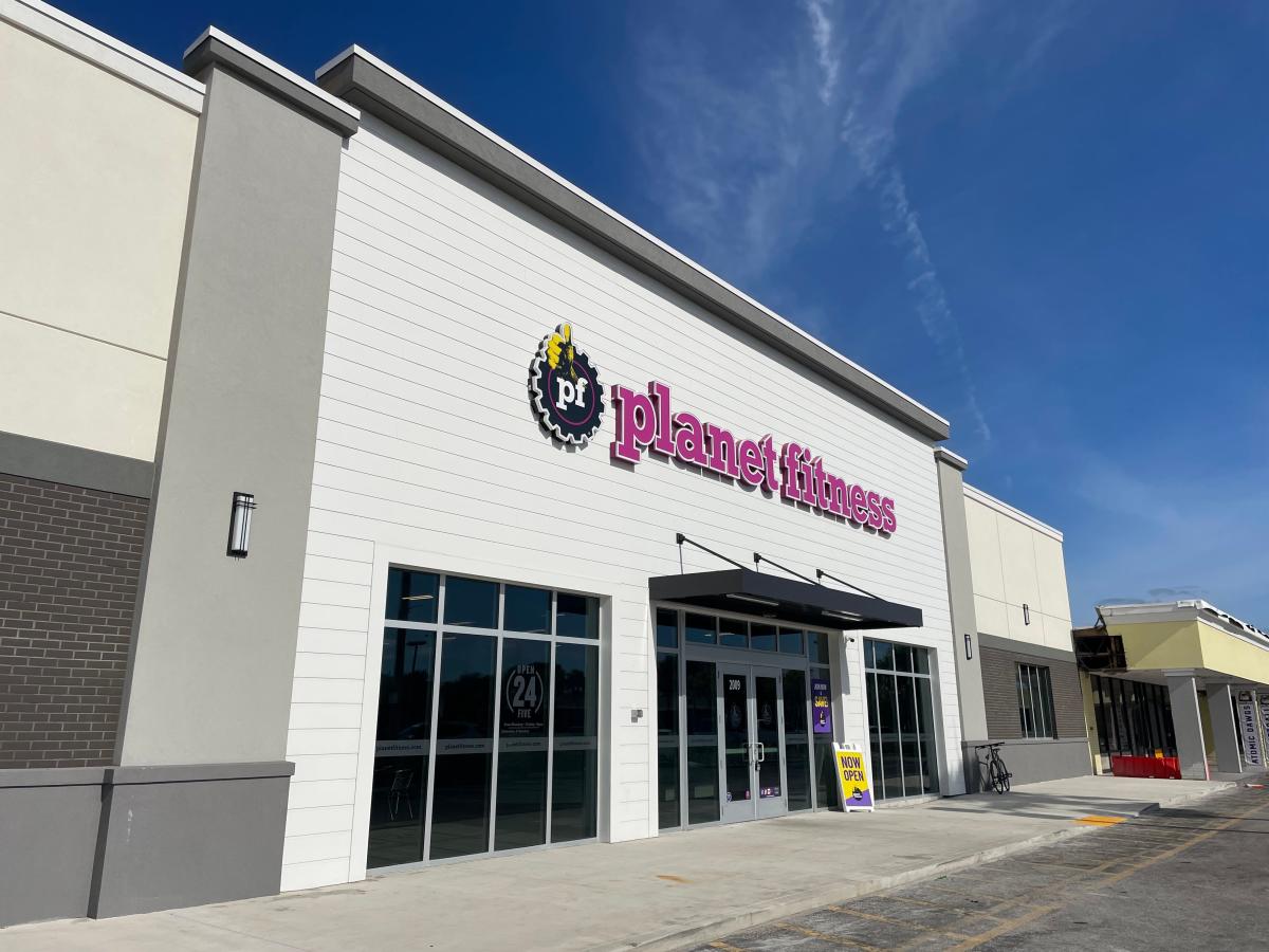 Planet Fitness has grand opening and Starbucks, T-Mobile under construction in Fort Pierce Planet Fitness has grand opening and Starbucks, T-Mobile under construction in Fort Pierce