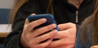 Social media harms girls’ mental health, report warns Social media harms girls’ mental health, report warns