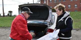 Volunteers deliver nutrition, friendship to seniors Volunteers deliver nutrition, friendship to seniors