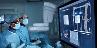 Enhanced LumiGuide guidewire – News Philips LumiGuide - Physicians during aneurysm repair intervention using Philips LumiGuide