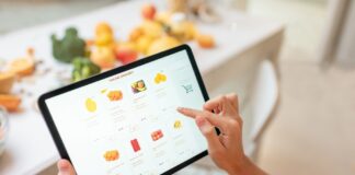 Are you getting the information you need? Study: Disclosure of mandatory and voluntary nutrition labelling information across major online food retailers in the USA. Image Credit: RossHelen/Shutterstock.com
