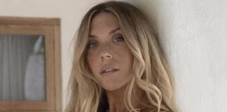 Fitness Influencer Bailey Brown in Two-Piece Workout Gear Shares “Pilates Workout” Fitness Influencer Bailey Brown in Two-Piece Workout Gear Shares "Pilates Workout"