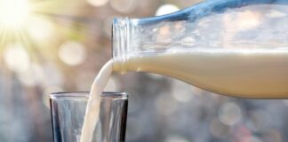 Is It Healthy To Drink Milk? Nutrition Experts Weigh In Is It Healthy To Drink Milk? Nutrition Experts Weigh In