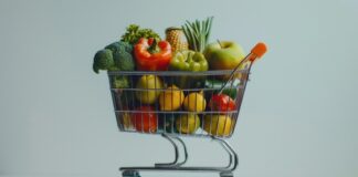 Older IL population has options for healthy meals / Public News Service According to the Meals on Wheels website, more than 1 million meals were delivered in Northern Illinois during the pandemic, and volunteers contributed 52,000 hours of their time. (Adobe Stock)