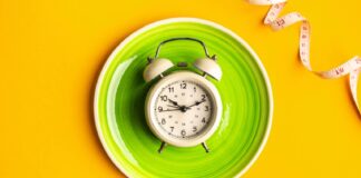 Warrior diet: Benefits, side effects and how to follow A clock on a plate