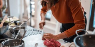 Why are so many women eating steak for breakfast? Why are so many women eating steak for breakfast?