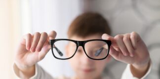 Are children’s eyes at risk? Study links tech habits to eye structure differences Study: Thicker peripapillary choroid may be associated with behavioral factors in Tokyo’s children. Image Credit: Inna Kot / Shutterstock