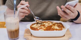 Mindful Eating: What It Is and Expert Tips to Get Started Mindful Eating: What It Is and Expert Tips to Get Started