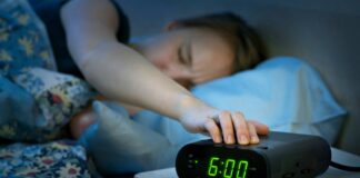 Sleep experts warn against snooze button habit that disrupts critical REM sleep Sleep experts warn against snooze button habit that disrupts critical REM sleep