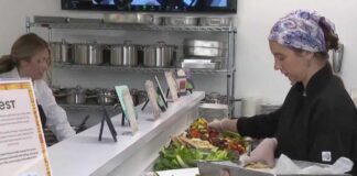 UofL opens ‘medicine kitchen’ to help patients develop healthier eating habits UofL opens 'medicine kitchen' to help patients develop healthier eating habits
