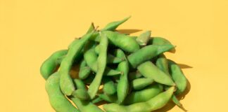 5 Snacks That Can Actually Make You Happier, According to Nutrition Experts 5 Snacks That Can Actually Make You Happier, According to Nutrition Experts