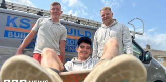 Friends to cross Humber Bridge in wheelbarrows for mental health charity Friends to cross Humber Bridge in wheelbarrows for mental health charity