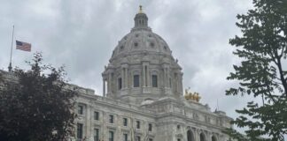 Minnesota lawmakers approve social media mental health warning measure Minnesota lawmakers approve social media mental health warning measure