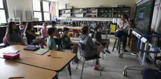 Illinois to begin require mental health screenings for students Illinois to begin require mental health screenings for students