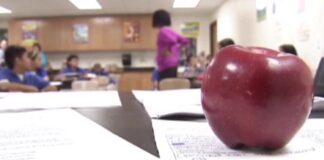 Mental health experts and Dallas ISD prepare students for new phone-free classrooms Mental health experts and Dallas ISD prepare students for new phone-free classrooms