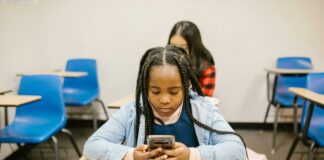 Report: Cellphone polices should be flexible, help build healthy phone habits Report: Cellphone polices should be flexible, help build healthy phone habits