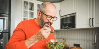 What foods nutrition experts never eat to avoid chronic illness in old age What foods nutrition experts never eat to avoid chronic illness in old age