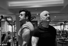 Anupam Kher sets fitness goals as he flaunts muscles with ‘friend’ and ‘Khosla Ka Ghosla 2’ co-star Ravi Kishan | Anupam Kher sets fitness goals as he flaunts muscles with 'friend' and 'Khosla Ka Ghosla 2' co-star Ravi Kishan |