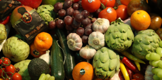 Hy-Vee partners with FoodHealth to launch new nutrition scoring system for shoppers Hy-Vee partners with FoodHealth to launch new nutrition scoring system for shoppers