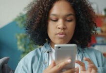 Study finds link between screen time and teens' sleep and lifestyle habits Study finds link between screen time and teens' sleep and lifestyle habits