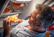 Not eating 3 hours before bed improves heart health, Northwestern study finds Not eating 3 hours before bed improves heart health, Northwestern study finds