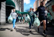 ‘Plogging’ fitness trend taking over NYC’s dirty streets 'Plogging' fitness trend taking over NYC's dirty streets