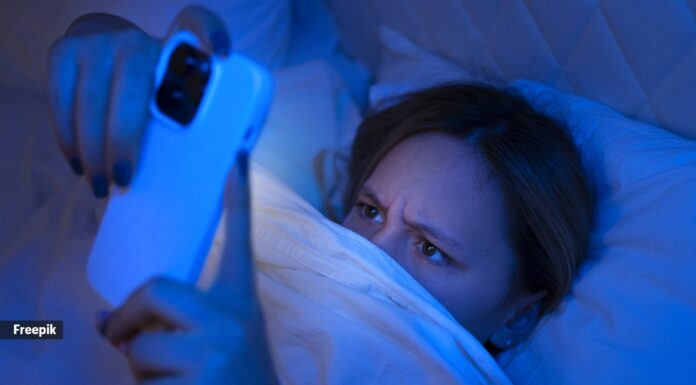 ‘Throws the body’s internal clock off rhythm’: Study finds link between night-time light exposure and cardiovascular problems, independent of healthy habits such as good diet and sleep | Health News avoid screens and bright light before bed to protect your cardiovascular health.