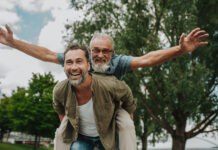 Happiness expert shares the 7 habits of people who are happy and healthy later in life Happiness expert shares the 7 habits of people who are happy and healthy later in life