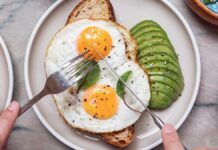 Study Links 2 Simple Eating Habits to Lasting Lower Weight : ScienceAlert Study Links 2 Simple Eating Habits to Lasting Lower Weight : ScienceAlert