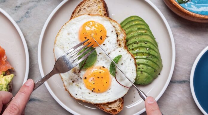 Study Links 2 Simple Eating Habits to Lasting Lower Weight : ScienceAlert Study Links 2 Simple Eating Habits to Lasting Lower Weight : ScienceAlert