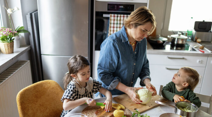 Parents can model healthy habits to help kids thrive Parents can model healthy habits to help kids thrive