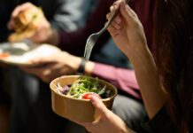 The Worst Lunchtime Habit for Your Brain, Experts Say The Worst Lunchtime Habit for Your Brain, Experts Say